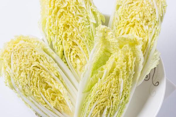 白菜和娃娃菜的区别，菜根、颜色和口感均不同