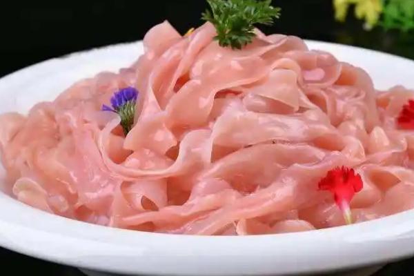 垂钓江团鱼的适宜饵料，蚯蚓、鸡肝、河虾等饵料均是适宜选择