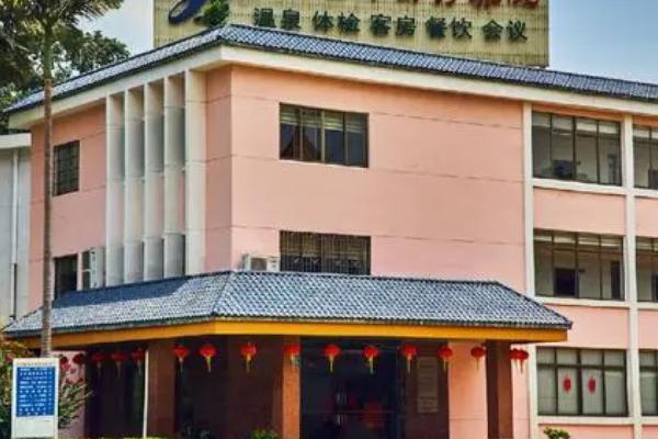 农村有哪些好的创业项目，鱼塘养殖、花土专卖、林木度假等项目可以考虑