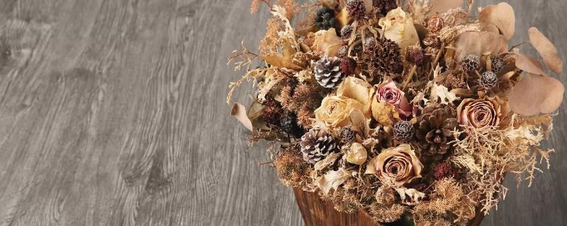 干花花瓶里要放水吗，干花花瓶里不可放水