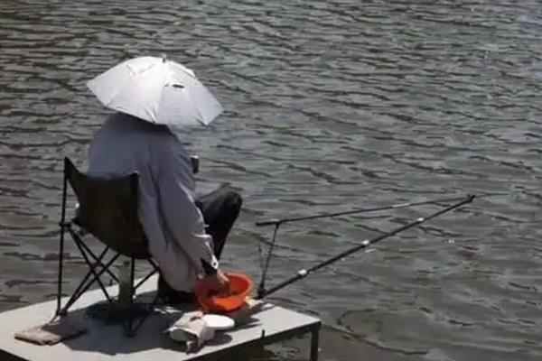 大风天气鱼在深水还是浅水，鱼儿会进入到深水中