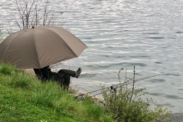 大风天气鱼在深水还是浅水，鱼儿会进入到深水中